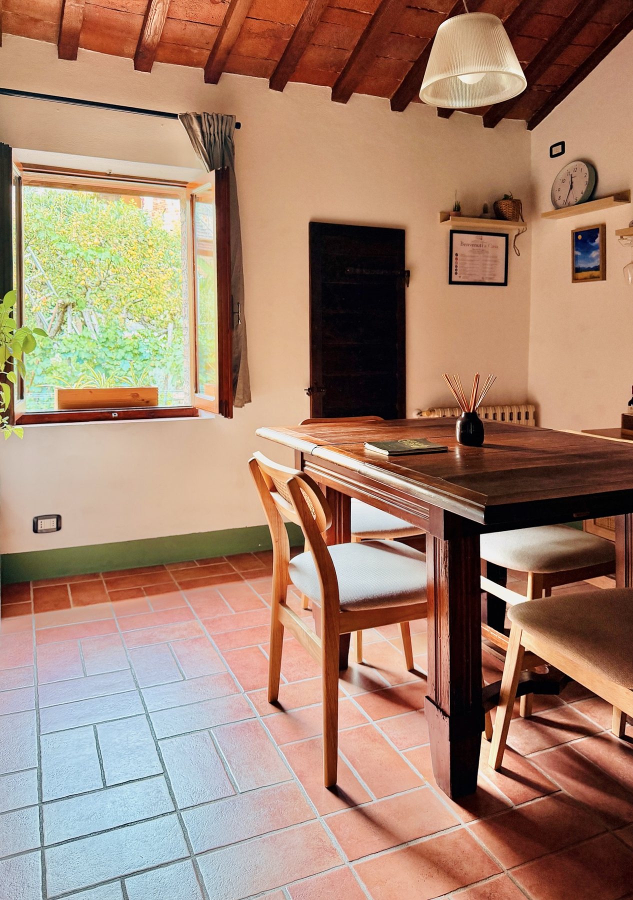 Zona pranzo luminosa